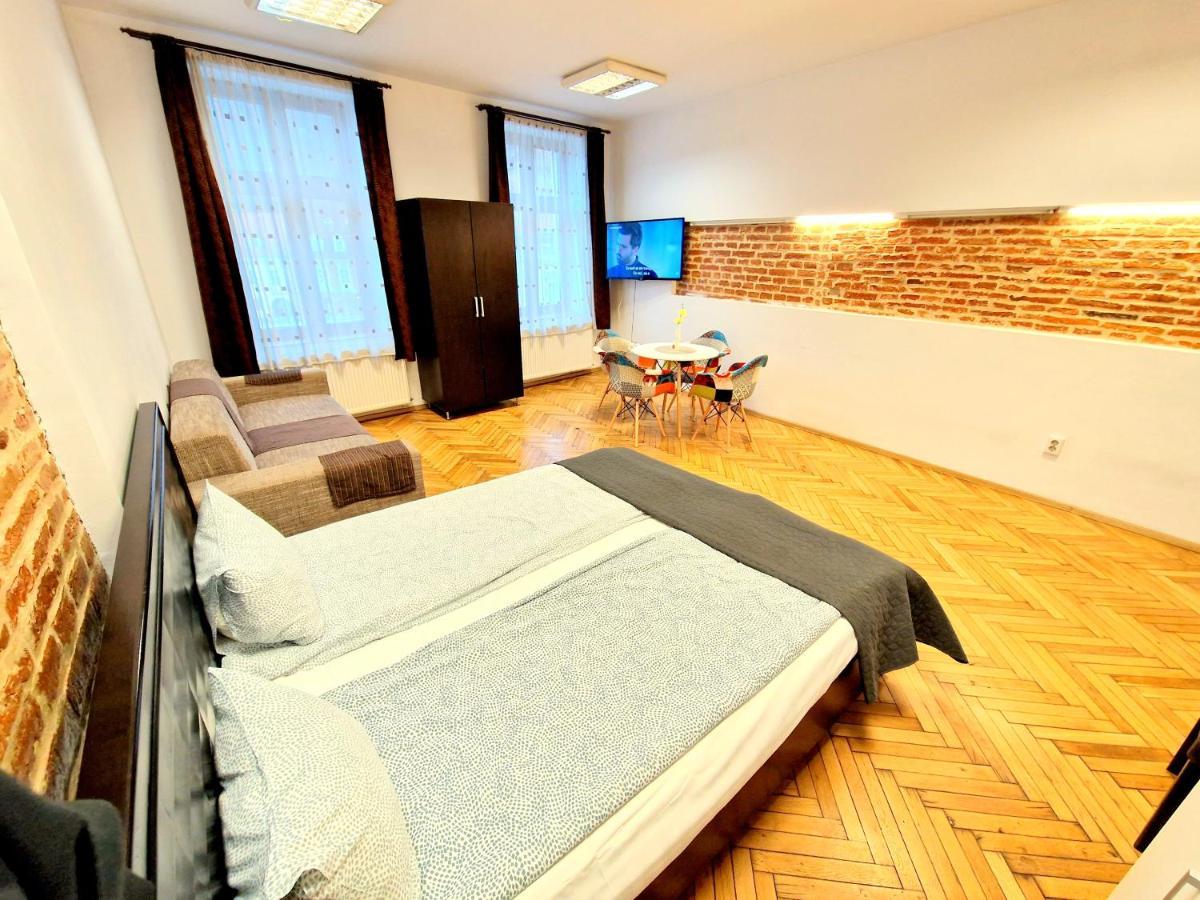 Key In Main Square Apartment *